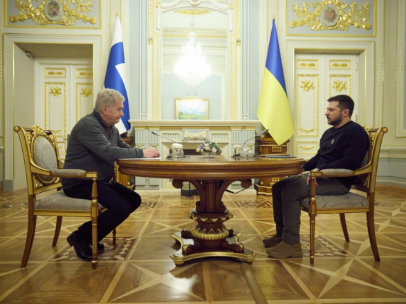 Зеленский обсудил с президентом Финляндии предоставление танков Украине