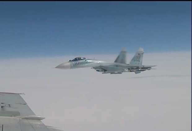 ЧП в Крыму. Военный самолет Су-27 потерпел крушение, первые подробности