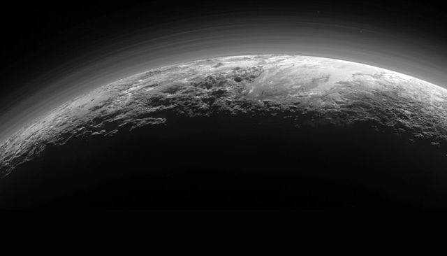 Розколеться на частини: Плутон виявився під загрозою знищення