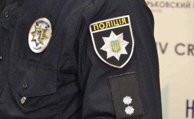 В Киеве полицейский с ножом ограбил ребенка
