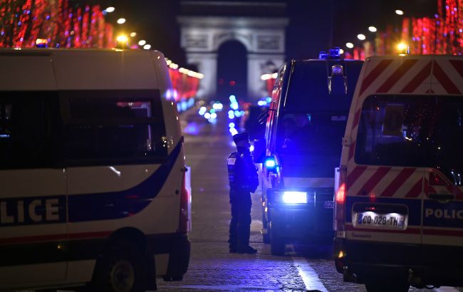 Во Франции автомобиль на большой скорости въехал в толпу, много пострадавших