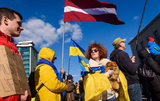 Латвия решила увеличить бюджет в поддержку украинских беженцев