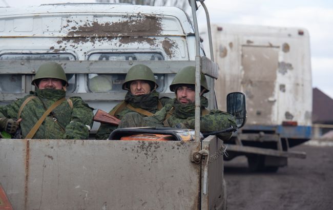 Везут противотанковые сооружения. В Мариуполе заметили колонну российских грузовиков