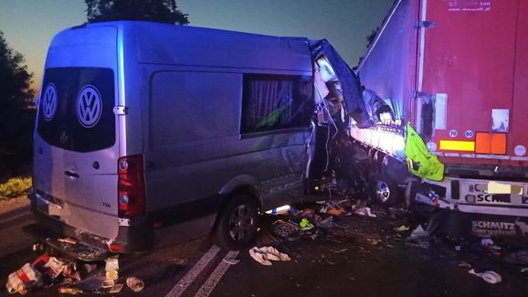 В Польше автобус с украинцами врезался в грузовик, есть погибшие
