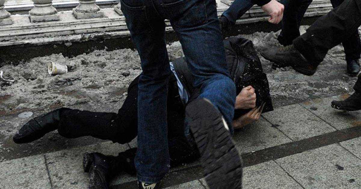 Под Киевом до смерти избили полицейского