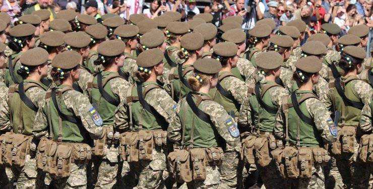 Зеленський відповів на петицію про скасування військового обліку для жінок в Україні