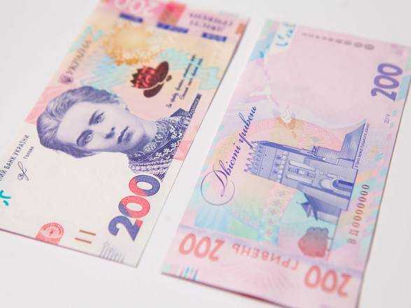 На этой неделе в оборот вводят обновленную банкноту 200 гривен