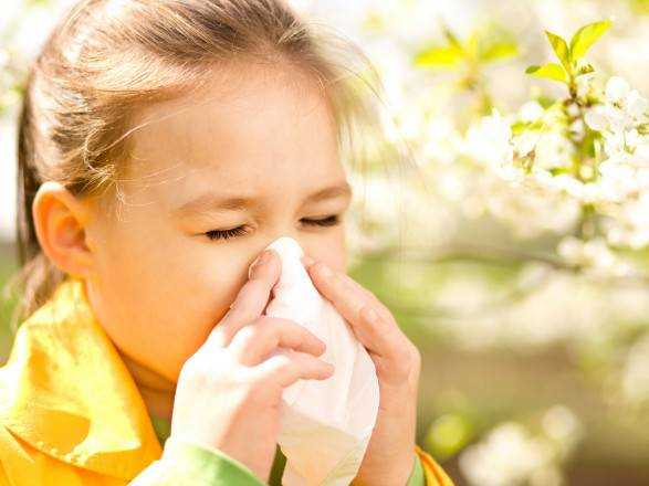 Медик рассказал, что провоцирует аллергию летом