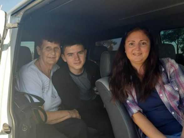 Семья Сенцова пересекла админчерту с Крымом: направляется на встречу с режиссером