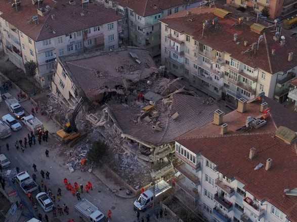 Землетрясение в Турции: число погибших возросло, разрушено более 30 зданий