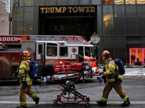 Автомобиль протаранил вход в башню Trump Plaza в США