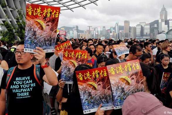 Протесты в Гонконге: полицейские арестовали малолетнего ребенка