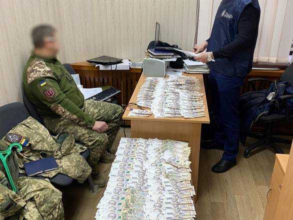 Полковника ВСУ задержали на взятке в 400 тысяч гривен