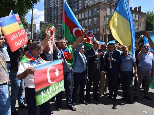 Баку: жертва или агрессор? Зачем европейские политики подменяют понятие в Карабахе и как это вредит Украине