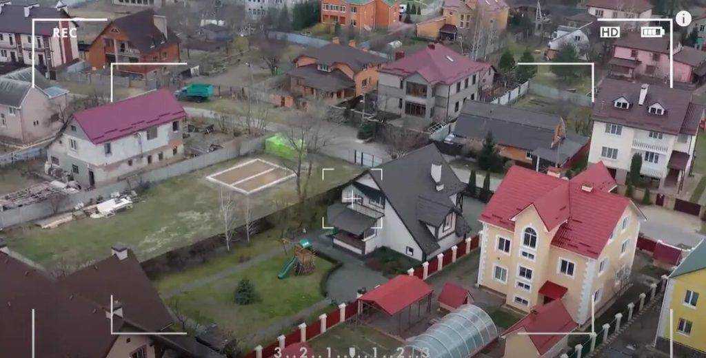 Будинок українського боксера Усика під Києвом окупували рашисти