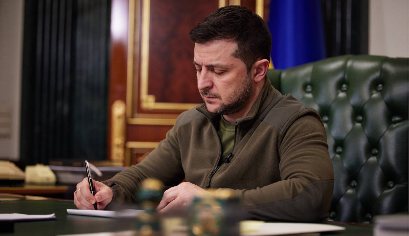 Зеленский подписал закон о КСУ, несмотря на новые рекомендации Венецианской комиссии