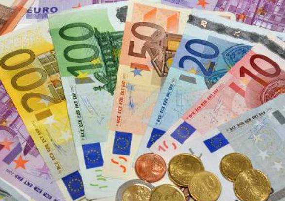 Курс евро опустился ниже 28 гривен