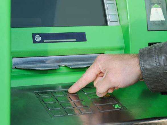Снимайте наличные заранее: в ночь на 1 марта не будут работать банкоматы ПриватБанка и "Приват24"