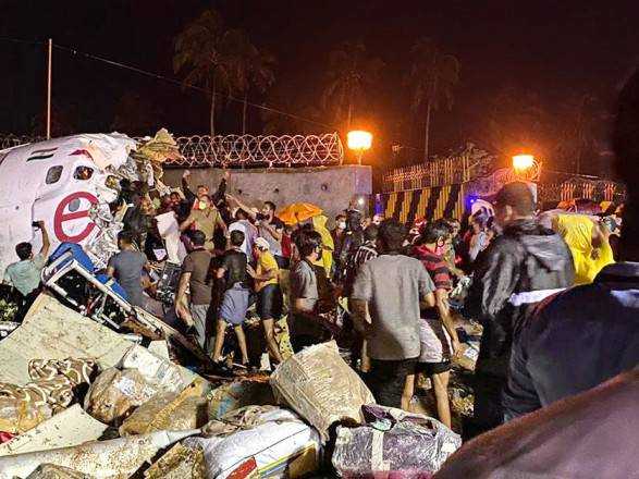 Авиакатастрофа в Индии: число жертв возросло до 20 человек