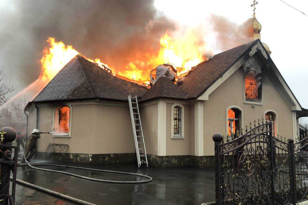 В Харьковской области до тла сгорел храм