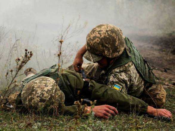 Бойовики з гранатометів обстріляли українські позиції, поранено військового