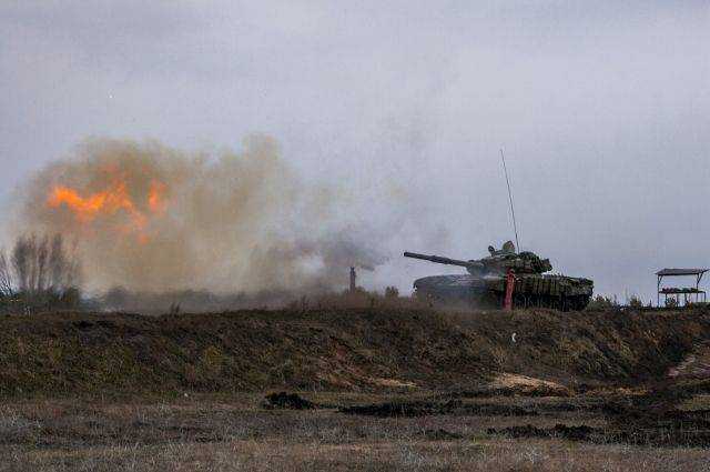 Украинские танкисты отработали фланговую стрельбу