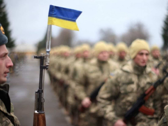 Украина после победы должна перейти к контрактной армии - Шмыгаль