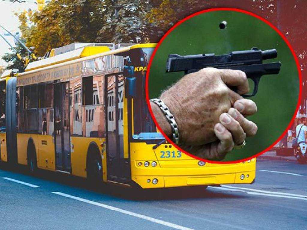 ЧП в Киеве:Достал из рюкзака  и расстрелял пассажиров троллейбуса