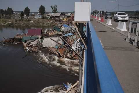 В России количество госпитализированных из-за паводков превысило 700 человек