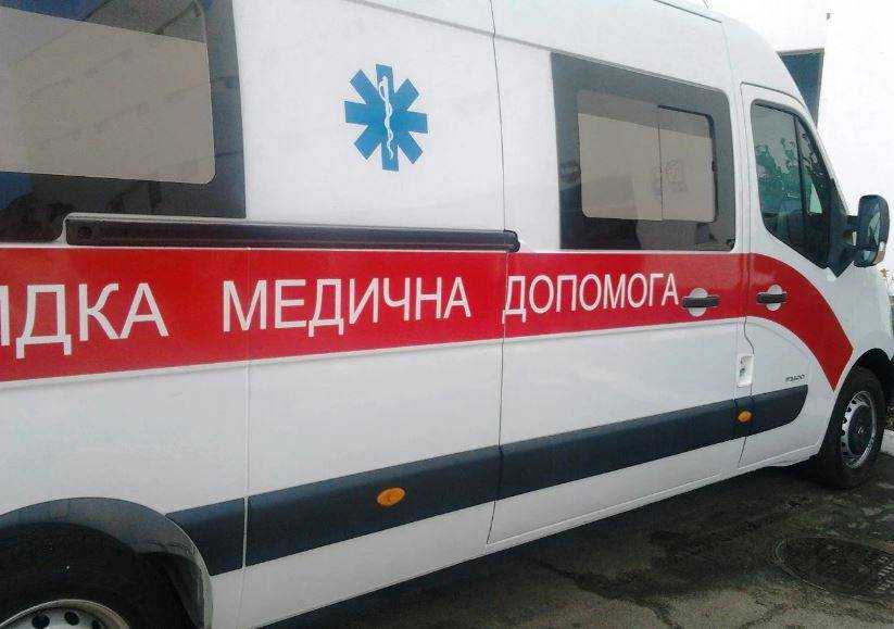 Под Киевом девочки-подростки побили врачей «скорой». Видео