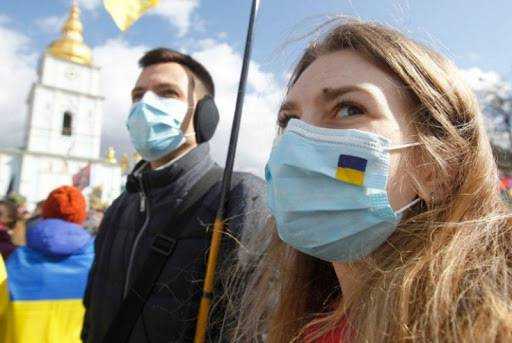 В Украине ввели жесткие штрафы за выход из дома без маски: где ее нужно носить