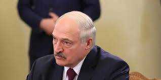 В Беларуси людей учат "кричалкам" за Лукашенко: в сеть просочилось видео репетиции