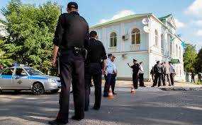 Российская полиция наведалась в дом Джемилева в оккупированном Крыму
