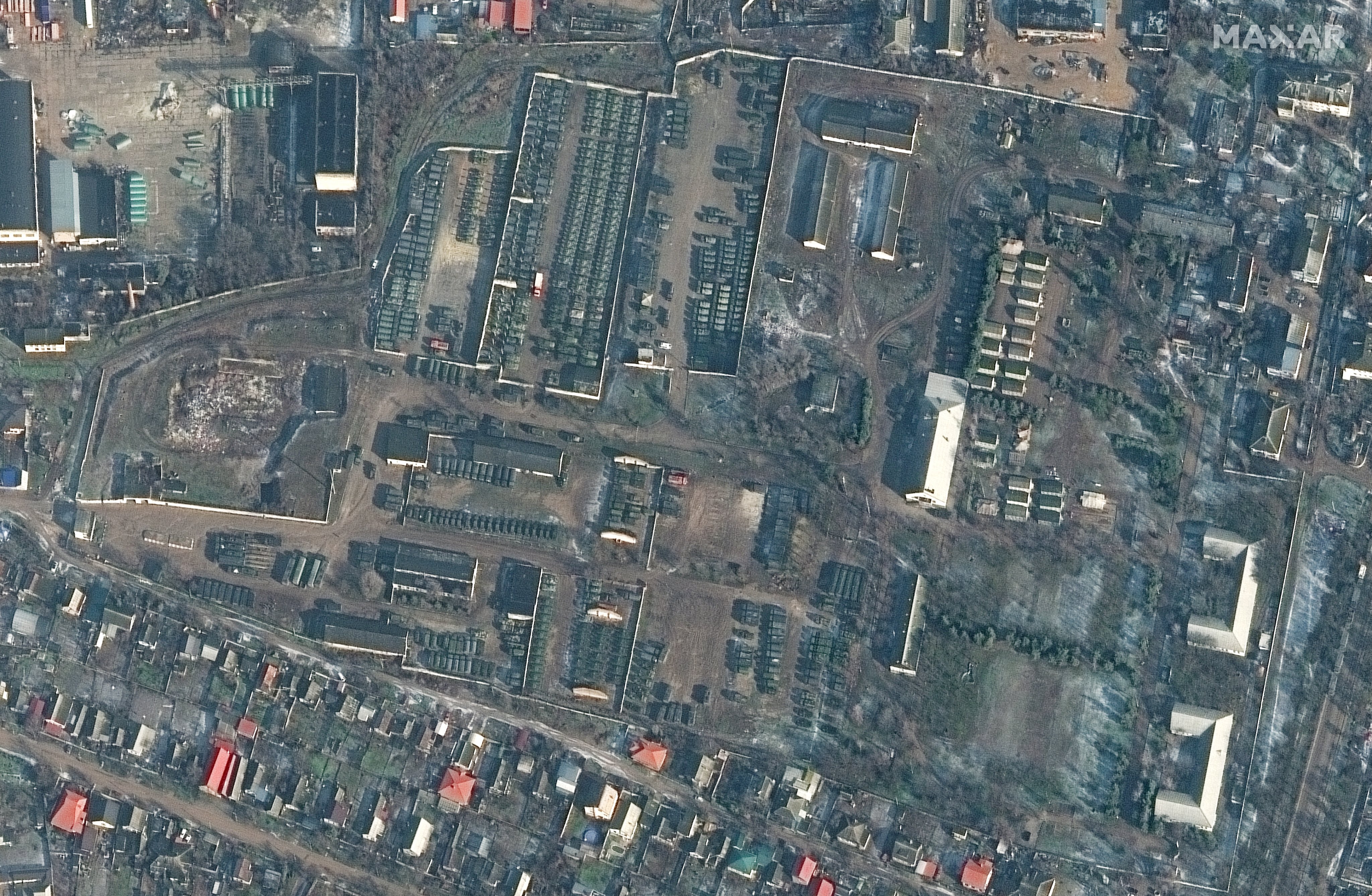Іскандери та бронетехніка: з’явилися нові супутникові знімки військ РФ вздовж кордону та в Криму