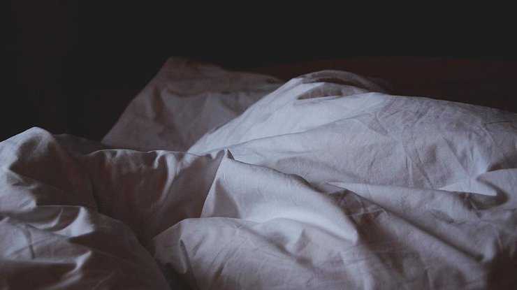 Влюбленную пару херсонцев нашли мертвыми в постели