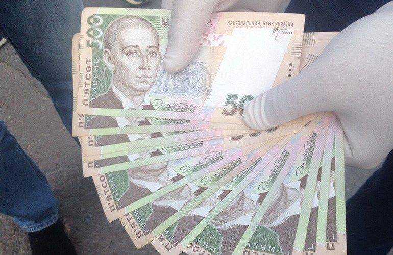 На взятке в 30 тысяч гривен задержали полицейского