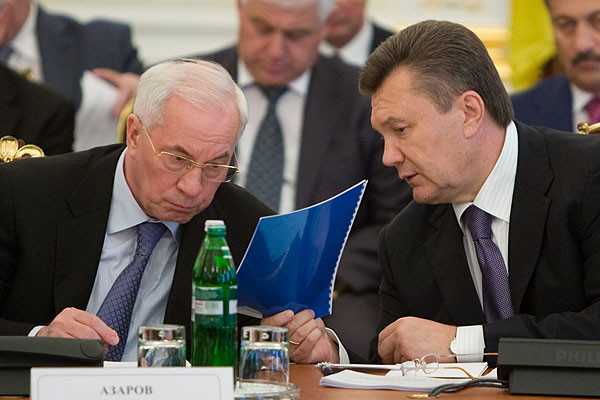 Янукович и Азаров включены в списки избирателей