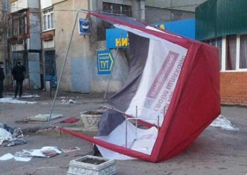 В Харьковской области избили волонтера в агитационной палатке