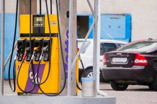 АЗС зобов’язали опустити ціни на бензин нижче 30 грн: оприлюднена нова максимальна ціна
