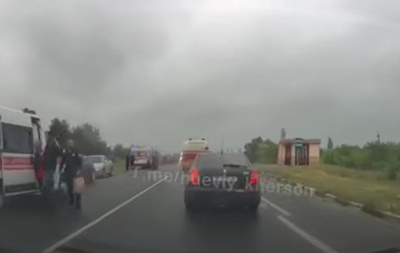 ДТП під Херсоном з п'ятьма авто: постраждали шестеро дітей