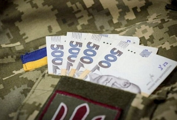 Некоторым военным увеличили доплаты: кто будет получать 100 тыс. гривен