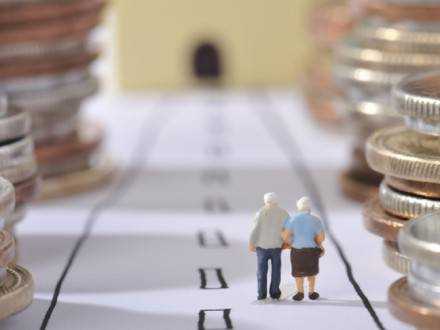 Шмыгаль заверил, что транш от МВФ не повлияет на пенсионный возраст в Украине