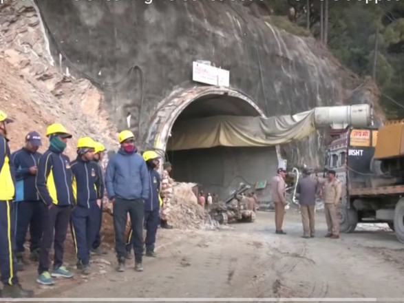 В Индии застряли сорок человек, которые строили горный тоннель в Гималаях