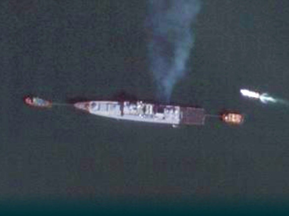 Российский фрегат "Адмирал Макаров" отбуксировали в гавань Севастополя