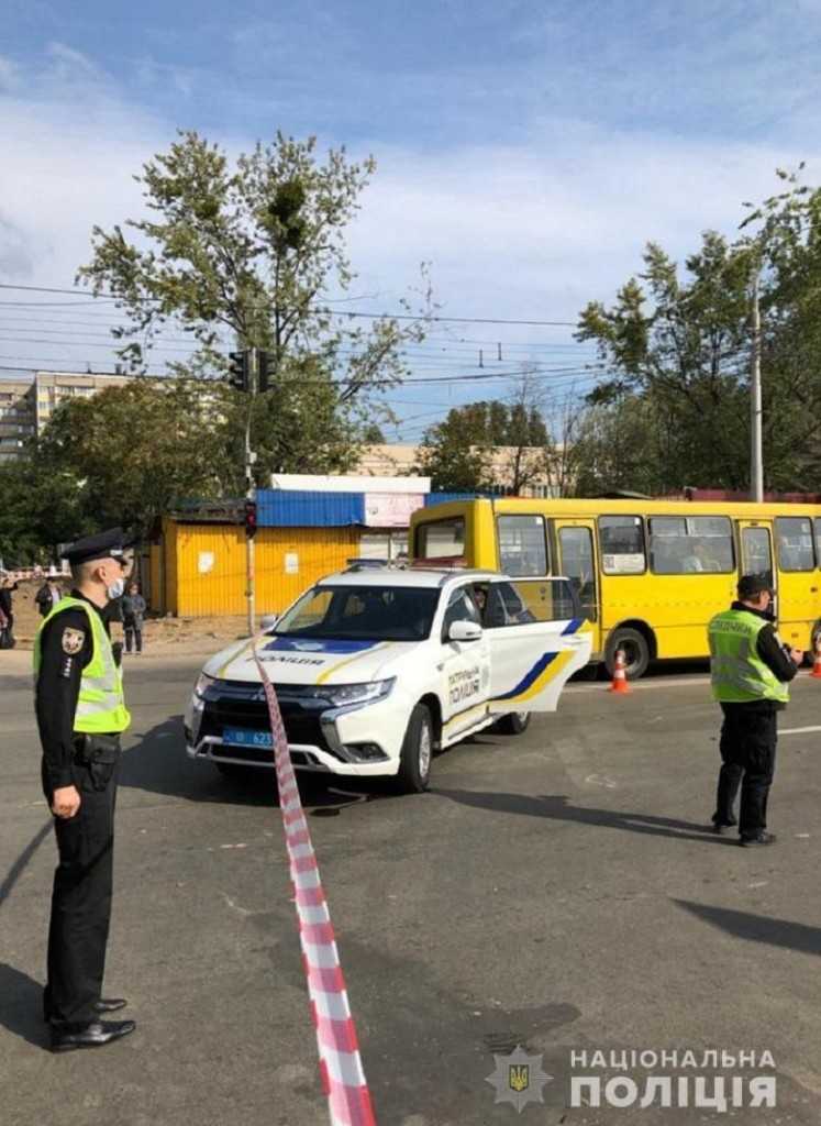 В Киеве произошла смертельная ДТП: маршрутка сбила пешеходов