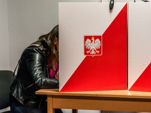 В Польше стартовали парламентские выборы. Одновременно с ними состоится и референдум