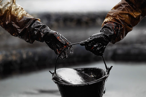 Нефть дорожает на фоне компенсации опасений по поводу поставок слабыми данными из Китая