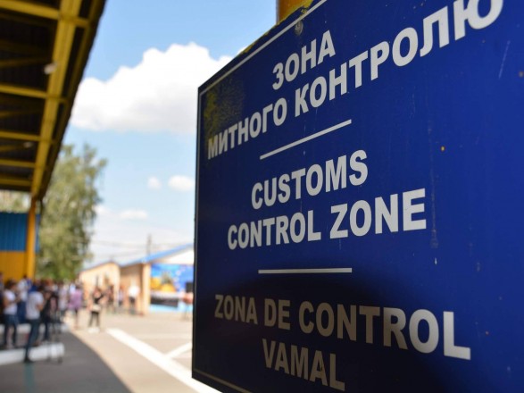 Жена замглавы МВД Украины не пересекала госграницу - Государственная таможенная служба