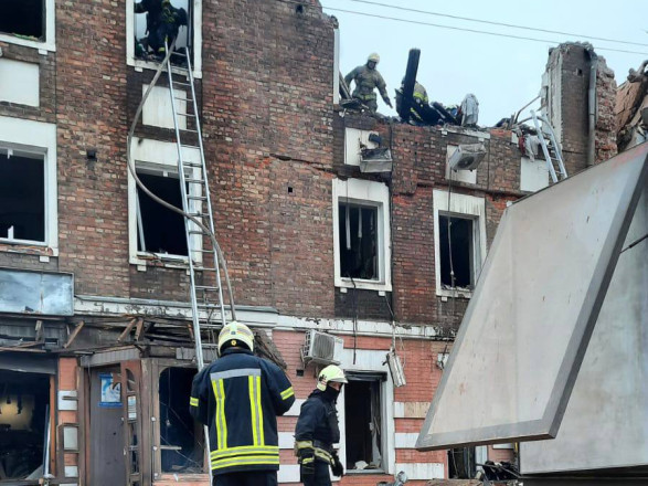 В Харькове одна из ракет рф попала в проезжую часть, вторая - в жилой дом. За сутки враг обстрелял четыре района области - ОВА