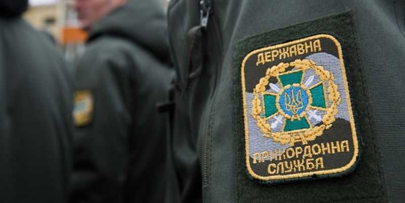 Пограничников на КПВВ "Новотроицкое" поймали на вымогательстве взяток